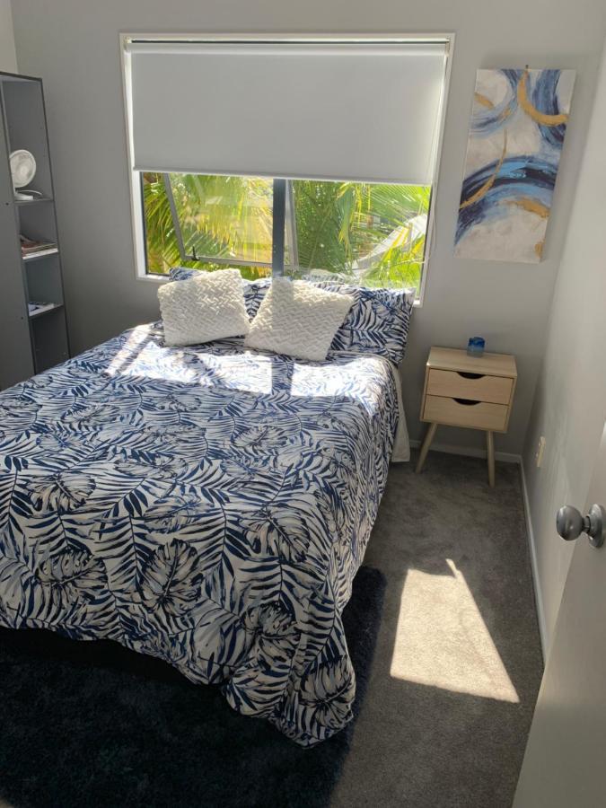 Double Room With Shared Bathroom オークランド エクステリア 写真