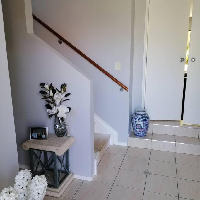 Double Room With Shared Bathroom オークランド エクステリア 写真