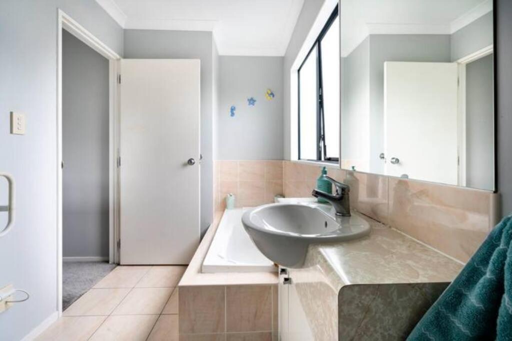 Double Room With Shared Bathroom オークランド エクステリア 写真